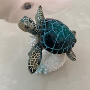 Sea turtle statue
